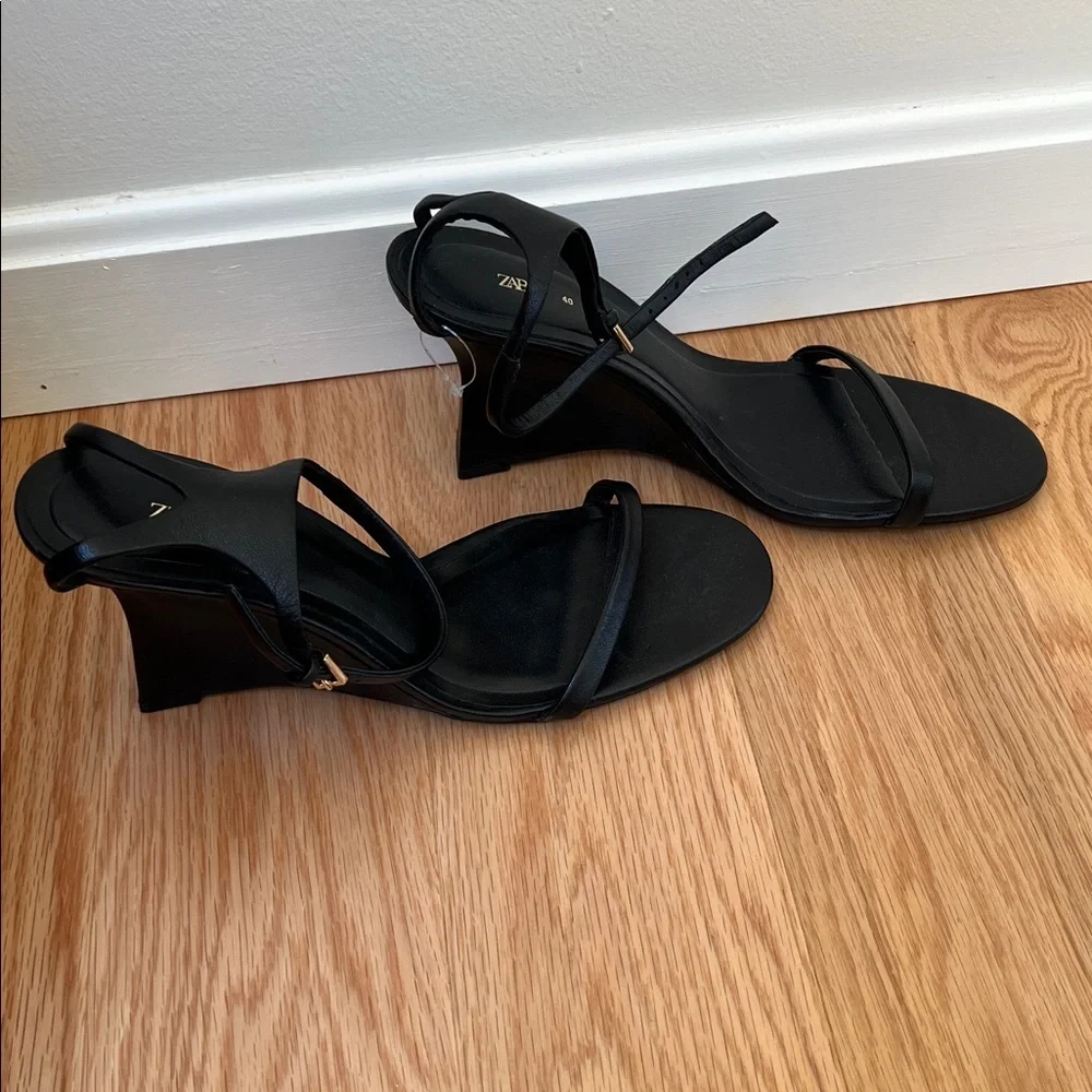 Zara SZ 40/9, black ankle strap wedge sandals .